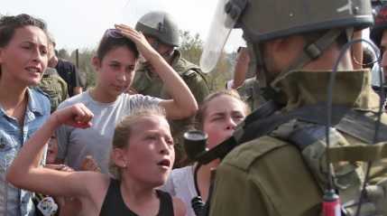  Palestinian Ahed Tamimi confronting Israeli soldier