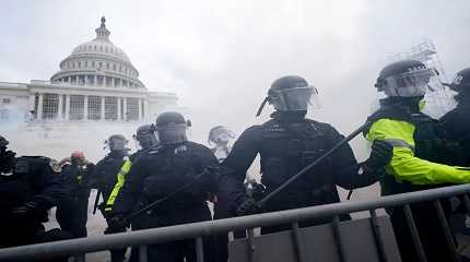 Trump supporters n police clash outside of Capitol