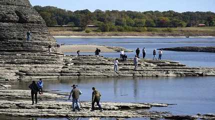 People walk to Tower Rock