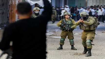 Israeli army arrests Palestinian