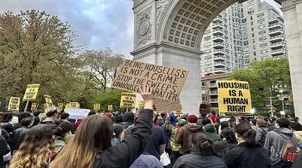 hundred people protest the death of Jordan Neely