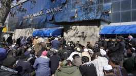Afghan wait to enter a bank, in Kabul