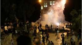 Israeli police fire tear gas at worshippers in Al-Aqsa