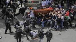 Israeli police confront mourners 