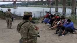 Migrants who had crossed the Rio Grande river