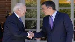 Joe Biden and Pedro Sánchez shake hands