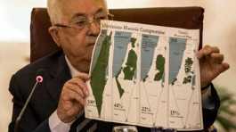 Mahmood Abbas with Pelestine map