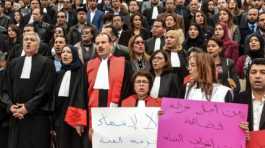 Tunisia judges protest against smear campaigns