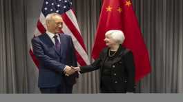 Janet Yellen shakes hands with Liu He 