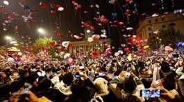 People release balloons to celebrate New Years