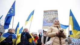 Protesters gather in support of Ukraine