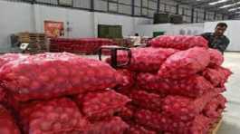 India lifts ban on onion