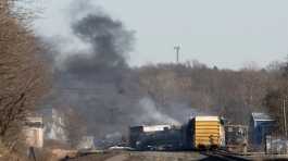 US cargo train derails