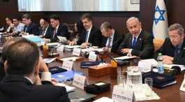 Benjamin Netanyahu in cabinet meeting