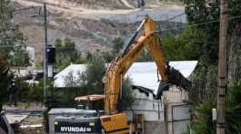 Israel demolishes Pelestinian houses