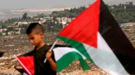 A Palestinians boy protesting