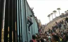 Caravan arrive Mexican border