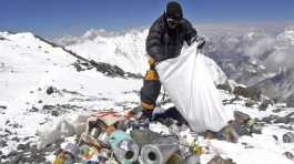 Nepal Army Collect Waste