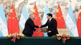 Chinese Foreign Minister Qin Gang with Honduras Foreign Minister Eduardo Enrique Reina