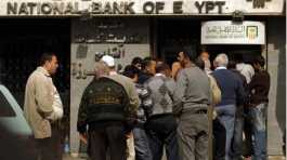 Egyptians at bank ATM