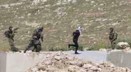 Israeli troops shoot handcuffed Palestinian