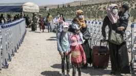 Syrian refugees returning