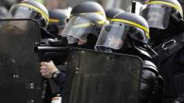 France riot police