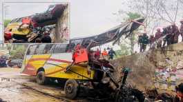 bus veers off road in Bangladesh