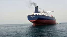 oil tanker arrives in the Red Sea port