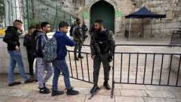 Israel police prevent Palestinians to Al Aqsa