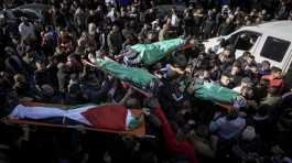 mourners carry the bodies,,