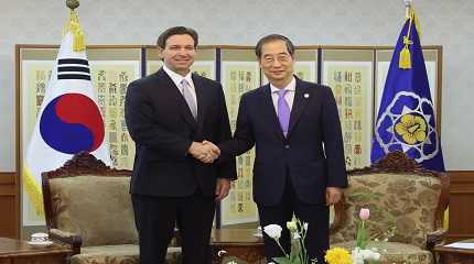 Han Duck soo shakes hands Ron DeSantis