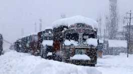  Jammu-Srinagar NH stranded vehicles
