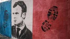 mural depicting Emmanuel Macron