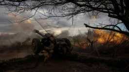 Ukraine fire a howitzer D30